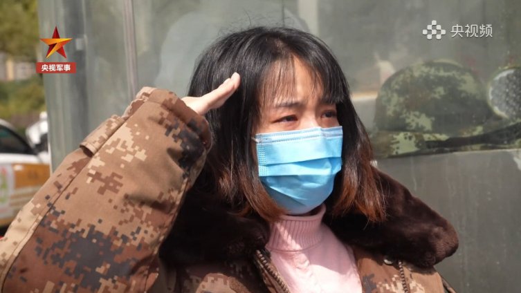 【太催泪!首支康复者“火神山日记” 有温情更有思念】26岁的阿念在武汉客厅方舱申请到火神山